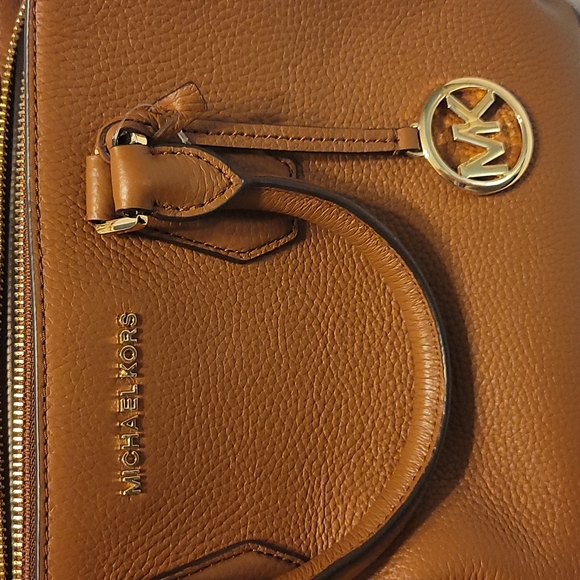 MICHAEL KORS PURSE - Picture 3 of 11